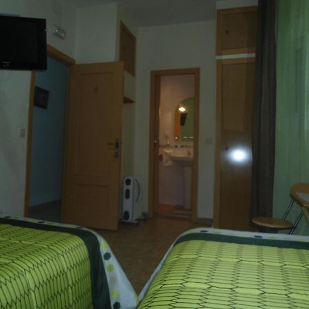 Hostal Florida Madrid Bagian luar foto