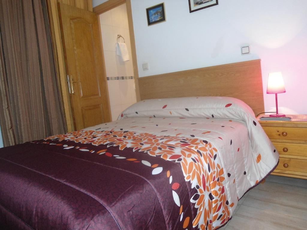 Hostal Florida Madrid Bagian luar foto
