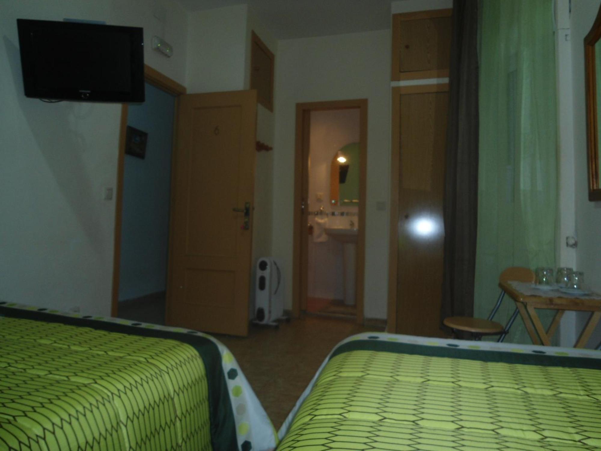 Hostal Florida Madrid Bagian luar foto