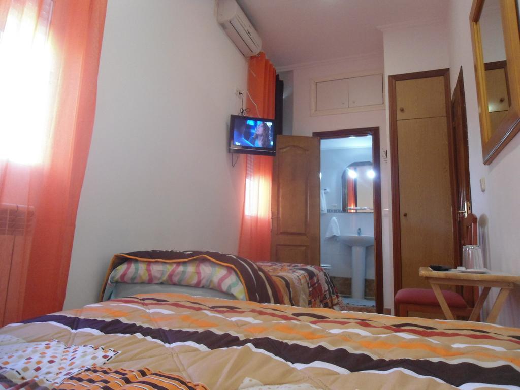 Hostal Florida Madrid Bagian luar foto