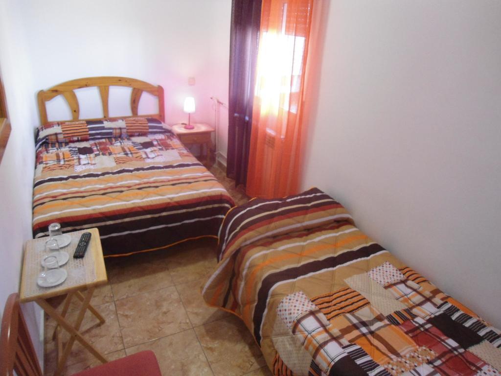 Hostal Florida Madrid Bagian luar foto