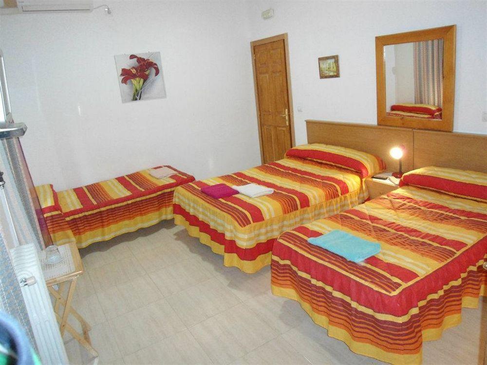 Hostal Florida Madrid Bagian luar foto