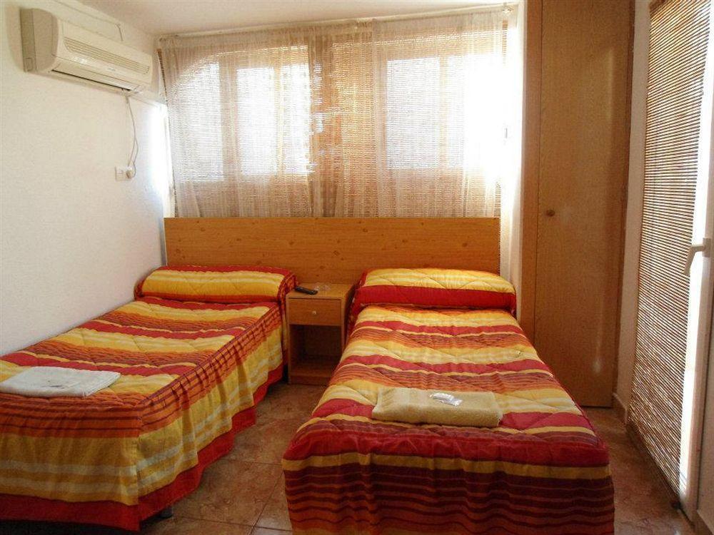 Hostal Florida Madrid Bagian luar foto