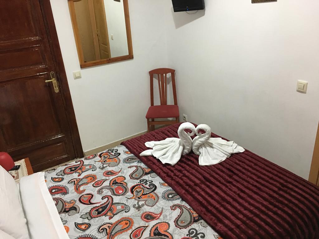 Hostal Florida Madrid Bagian luar foto