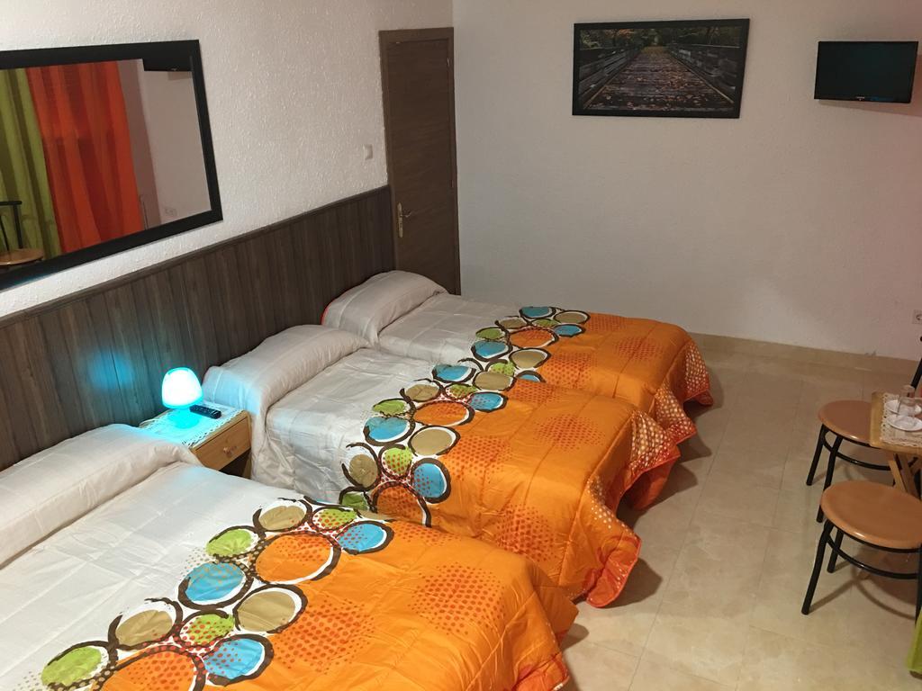 Hostal Florida Madrid Bagian luar foto