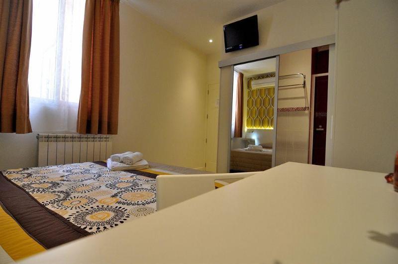 Hostal Florida Madrid Bagian luar foto