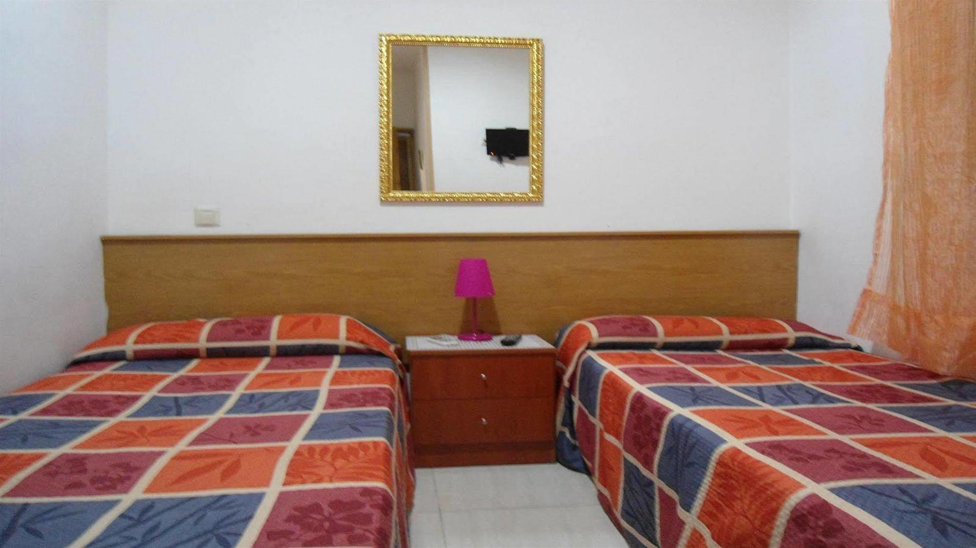 Hostal Florida Madrid Bagian luar foto