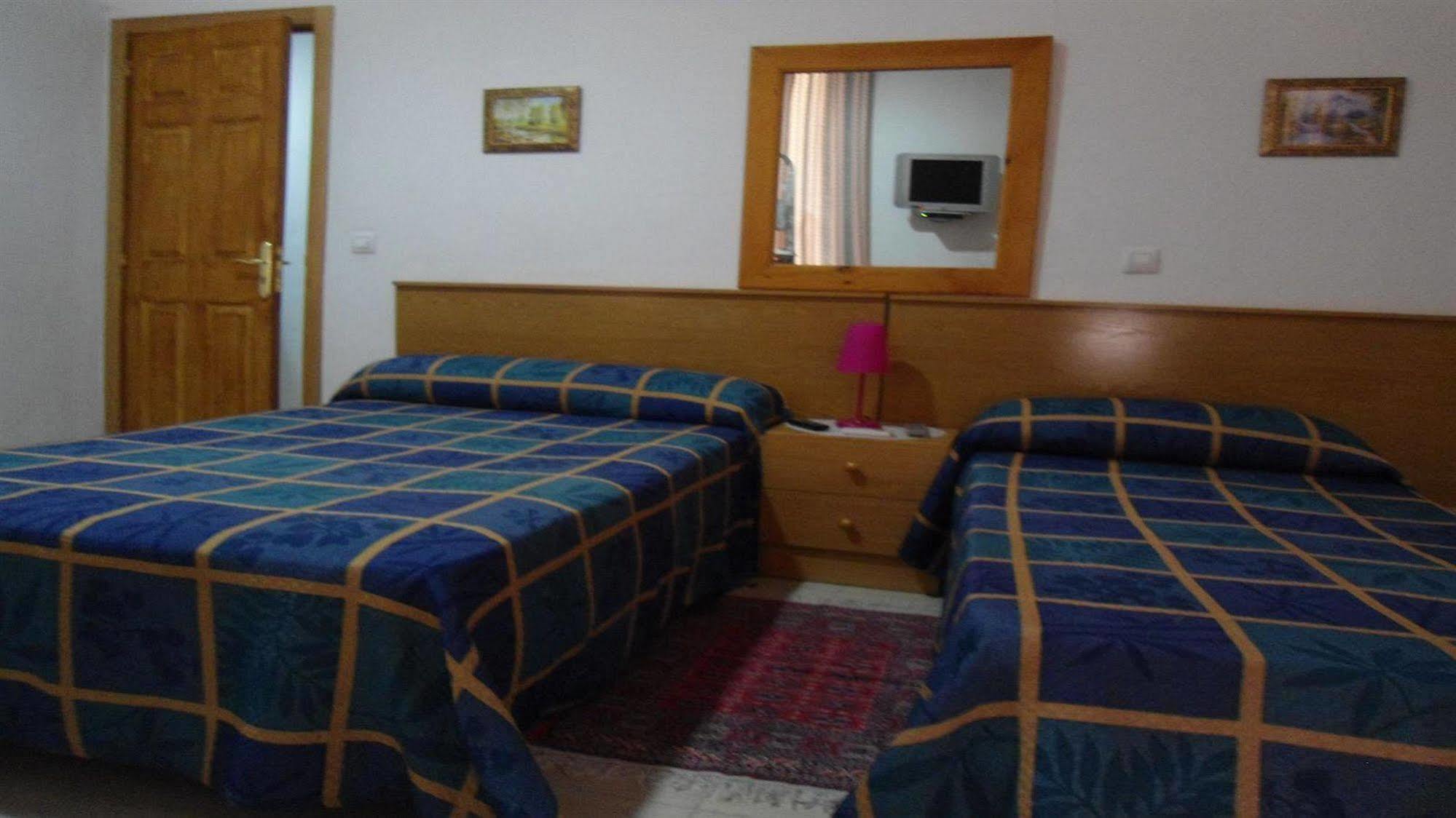 Hostal Florida Madrid Bagian luar foto
